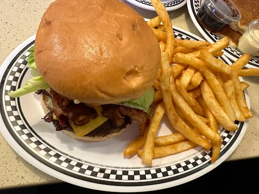Mauri's Family Restaurant photo 3